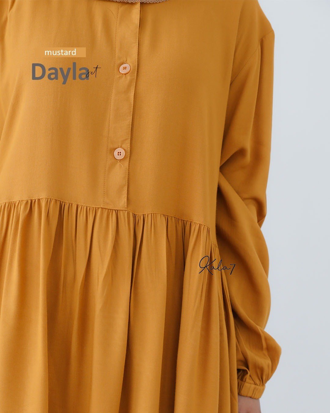 LINE_ALBUM_Dayla,Rinjani,Senja,LUIZA, Azqila,_221115_0